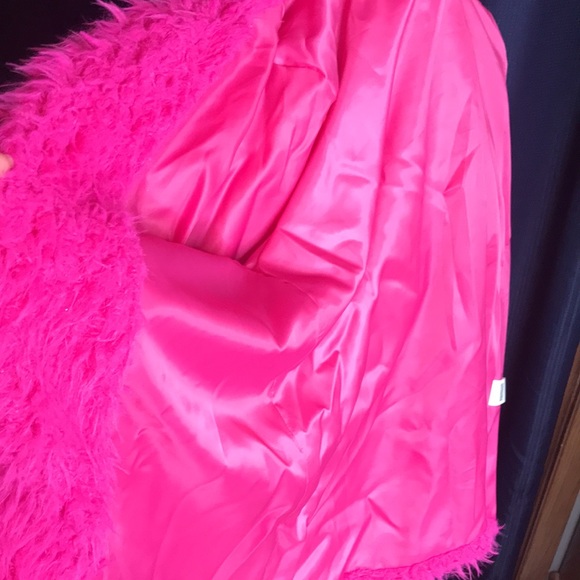 Fuzzy Barbiecore coat - Picture 4 of 7